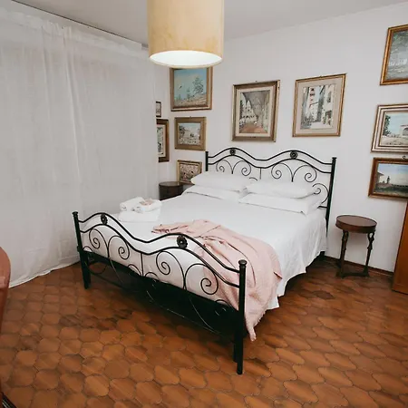 Enzo's House Guest house *